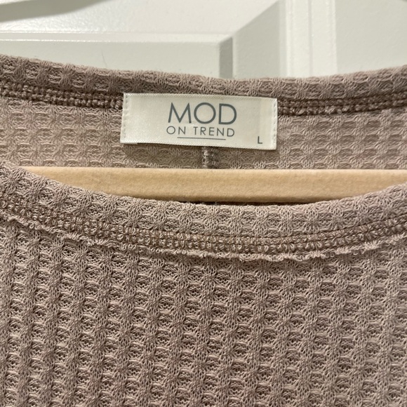 MOD ON TREND | Waffle Knit Dolman Top - Picture 4 of 4